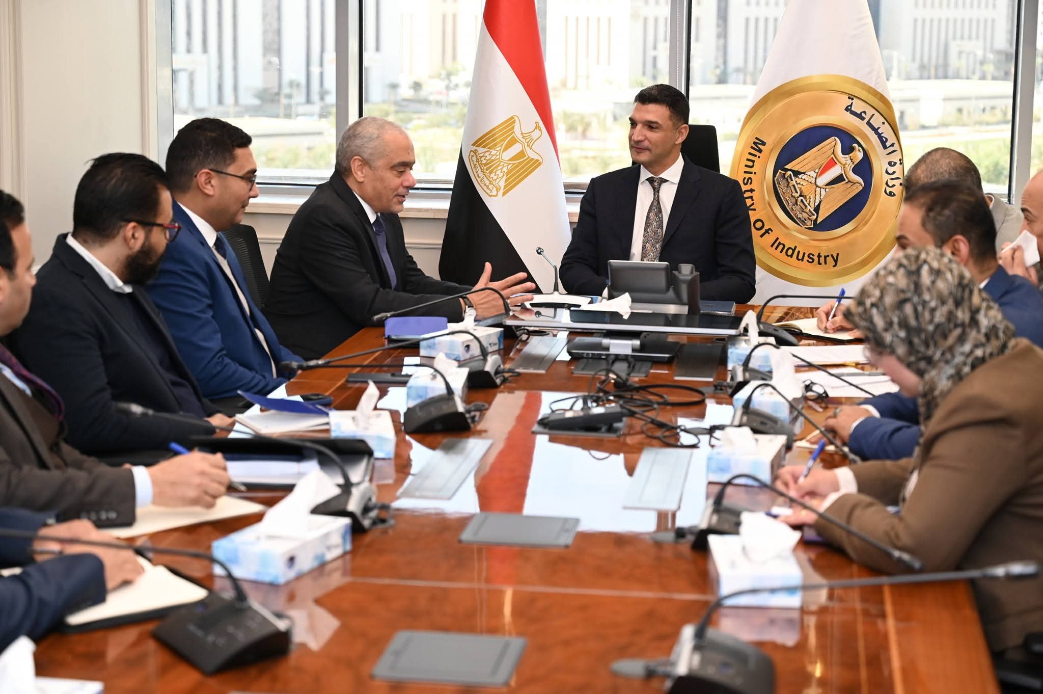 وزير الصناعة يبحث مع مجموعة العربي خطة إقامة توسعات جديدة بقيمة 480 مليون دولار بمدينة قويسنا الجديدة خلال السنوات الخمس المقبلة