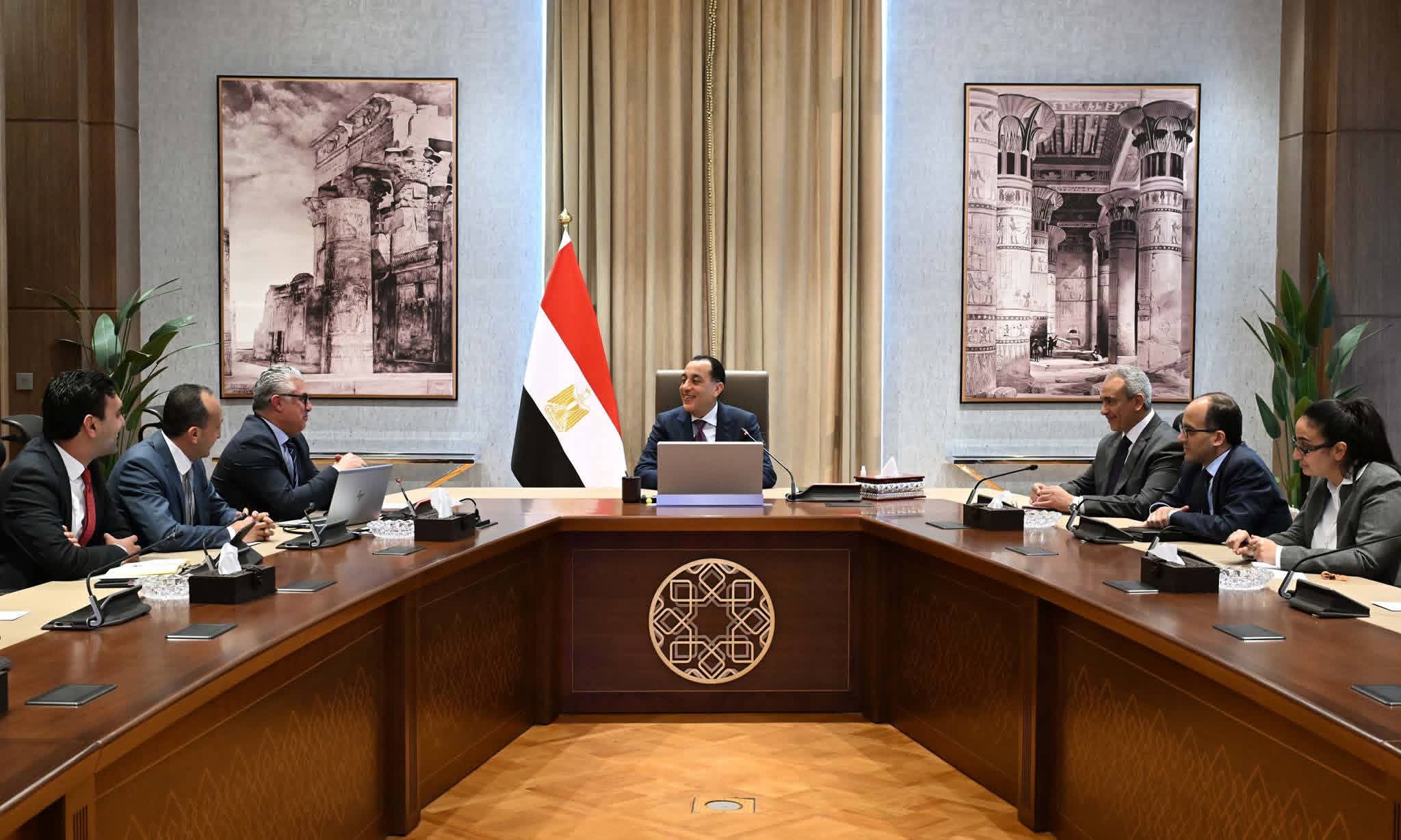 مدبولي يتابع تنفيذ المشروعات الصناعية واللوجستية بالمنطقة الاقتصادية لقناة السويس