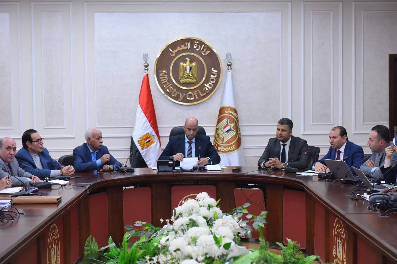 وزارة العمل تفتح حوارًا لتعديل قانون النقابات العمالية وتناقش مسودة توزيع مقابل الخدمة بالقطاع السياحي