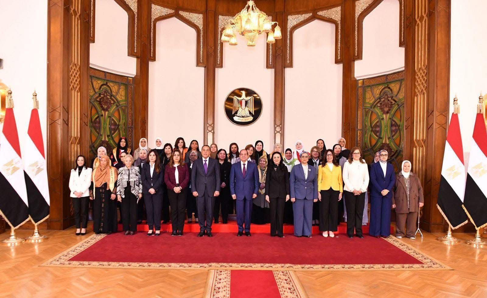 وزيرة الثقافة: احتفاء الرئيس عبد الفتاح السيسي بالمرأة المصرية يؤكد تقدير الدولة لدورها في بناء الوطن.. وعظيمات مصر شريكًا أصيلًا في بناء القوة الناعمة المصرية