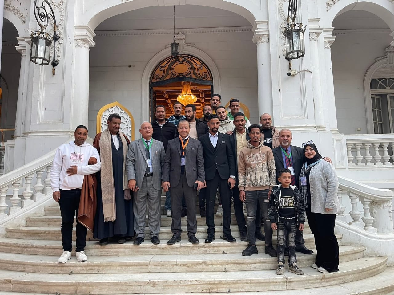 مجدي حمدان المرشح لرئاسة حزب المحافظين يتناول الإفطار مع عدد من أنصاره 