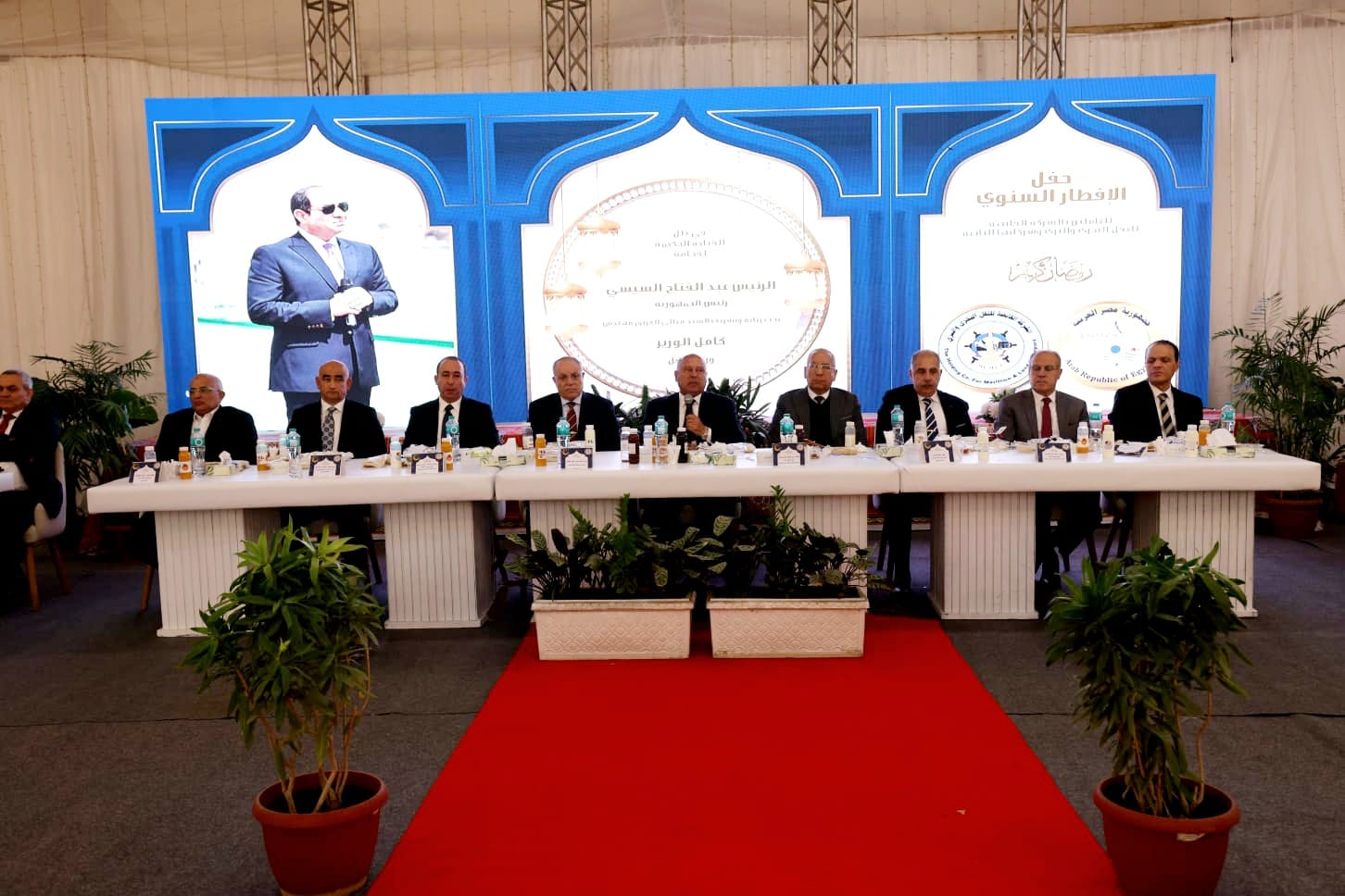 وزير النقل يتفقد الورش المركزية لشركة النيل لنقل البضائع ويتناول وجبة الإفطار مع العاملين بالشركة  القابضة للنقل البحري والبري وشركاتها التابعة