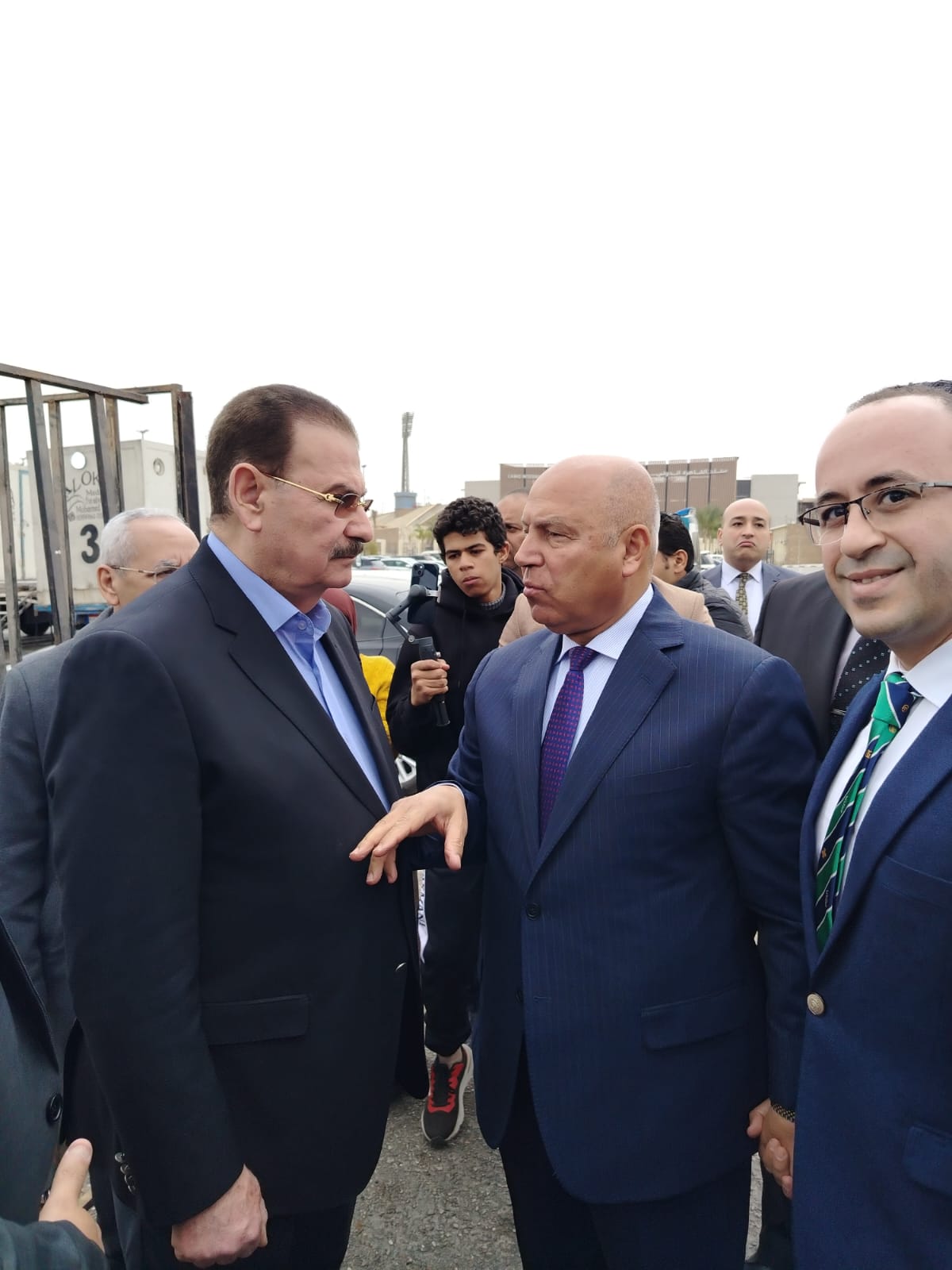 الفريق كامل الوزير يدلي بصوته في جولة الإعادة لانتخابات نقابة المهندسين باستاد القاهرة