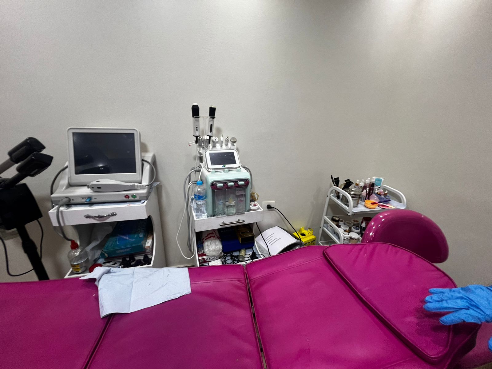 الصحة تغلق عيادة «ندوش بيوتي كلينك» للتجميل بالقاهرة لإدارتها بدون ترخيص وانتحال صفة طبيب