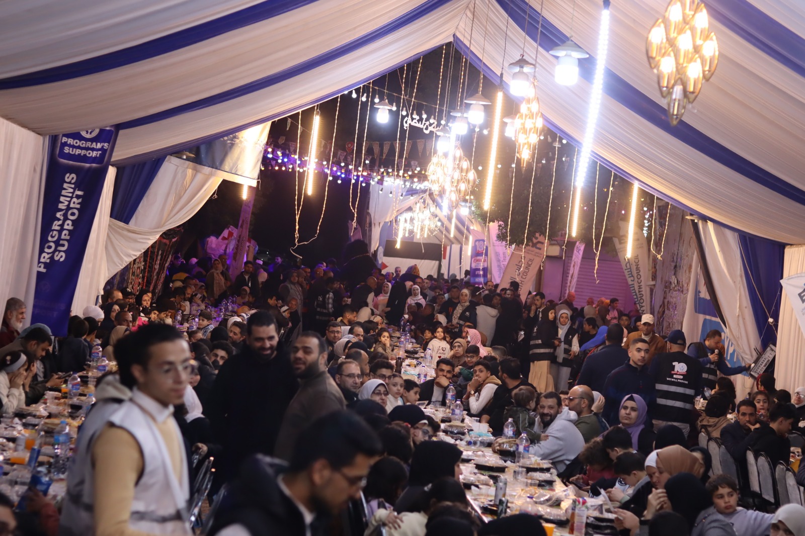 مجلس الشباب المصري ومشروع مسلمون حول العالم يحتفلان بليلة القدر بسد احتياجات 500 أسرة فلسطينية نازحة من قطاع غزة*