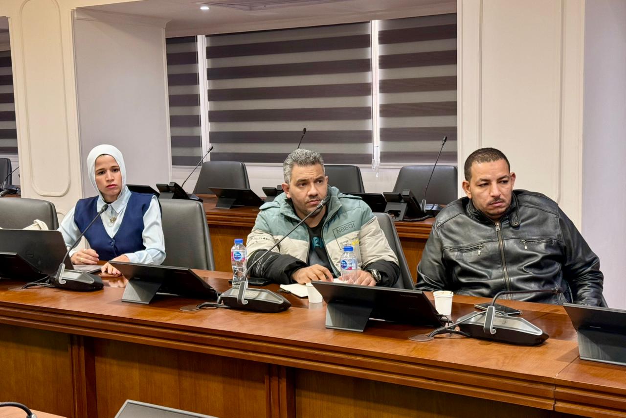 المديرة التنفيذية لصندوق دعم الصناعات الريفية والبيئية تلتقي ممثلي عدد من الجمعيات لتنفيذ مشروعات التمكين الاقتصادي