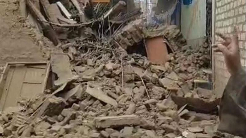 انهيار منزل طوب لبن بجوار معهد أزهري في قنا دون إصابات