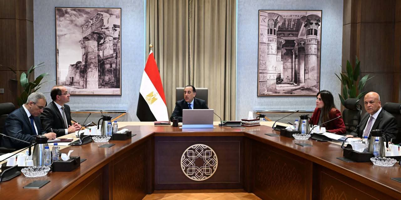 رئيس الوزراء يتابع خطط وإجراءات التوسع في مشروعات تحلية مياه البحر وتوطين الصناعة الخاصة بها