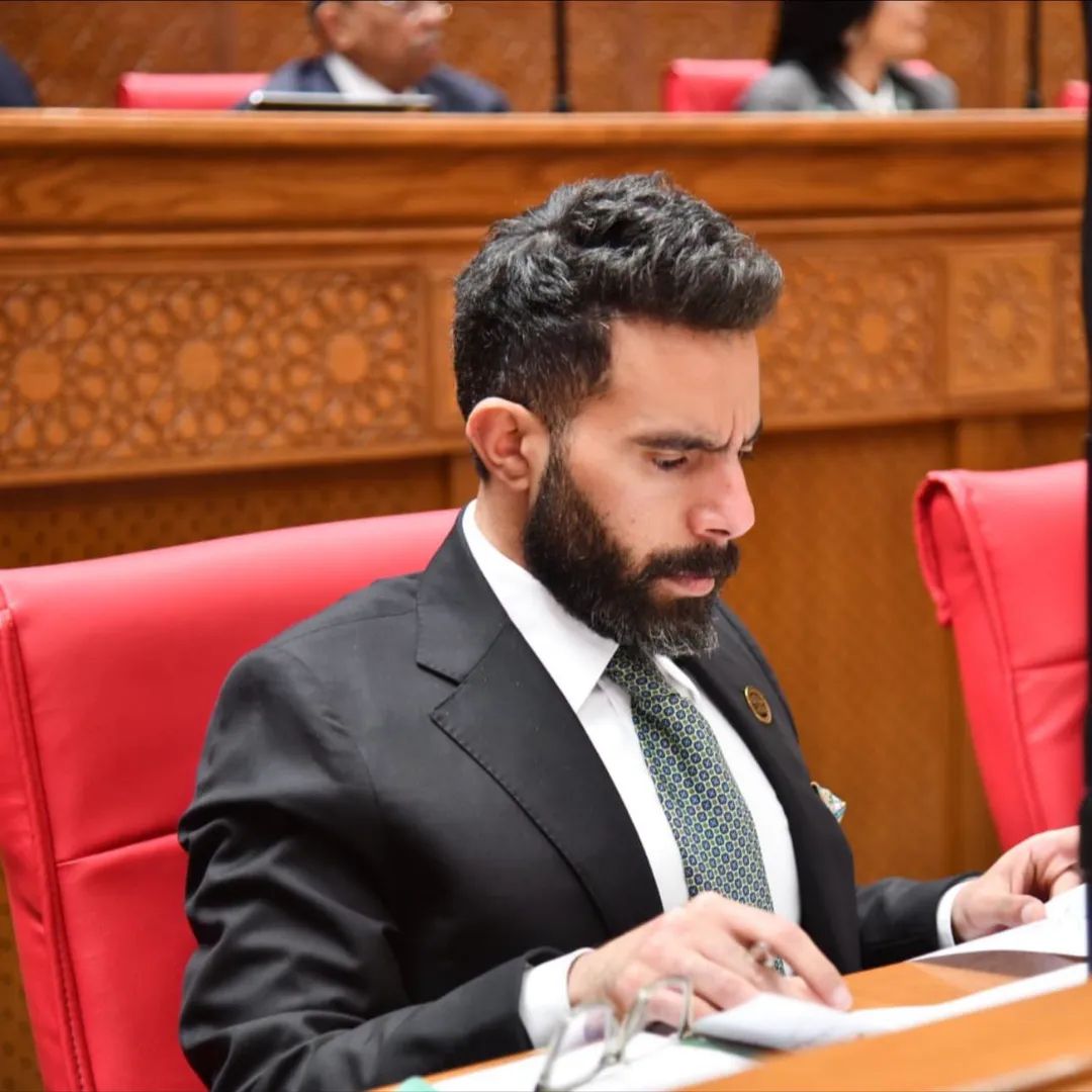 "إسلام قرطام" يطالب بإعادة صياغة "قوانين التوازن الاجتماعي": العدالة الحقيقية في التفريق بين الحالات لا في المساواة المطلقة
