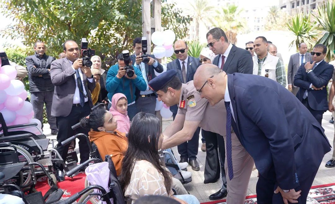 دكان الفرحة يرسم البسمة في الإسكندرية: تجهيز العرائس، وتوفير ملابس بالمجان، ودعم لذوي الهمم