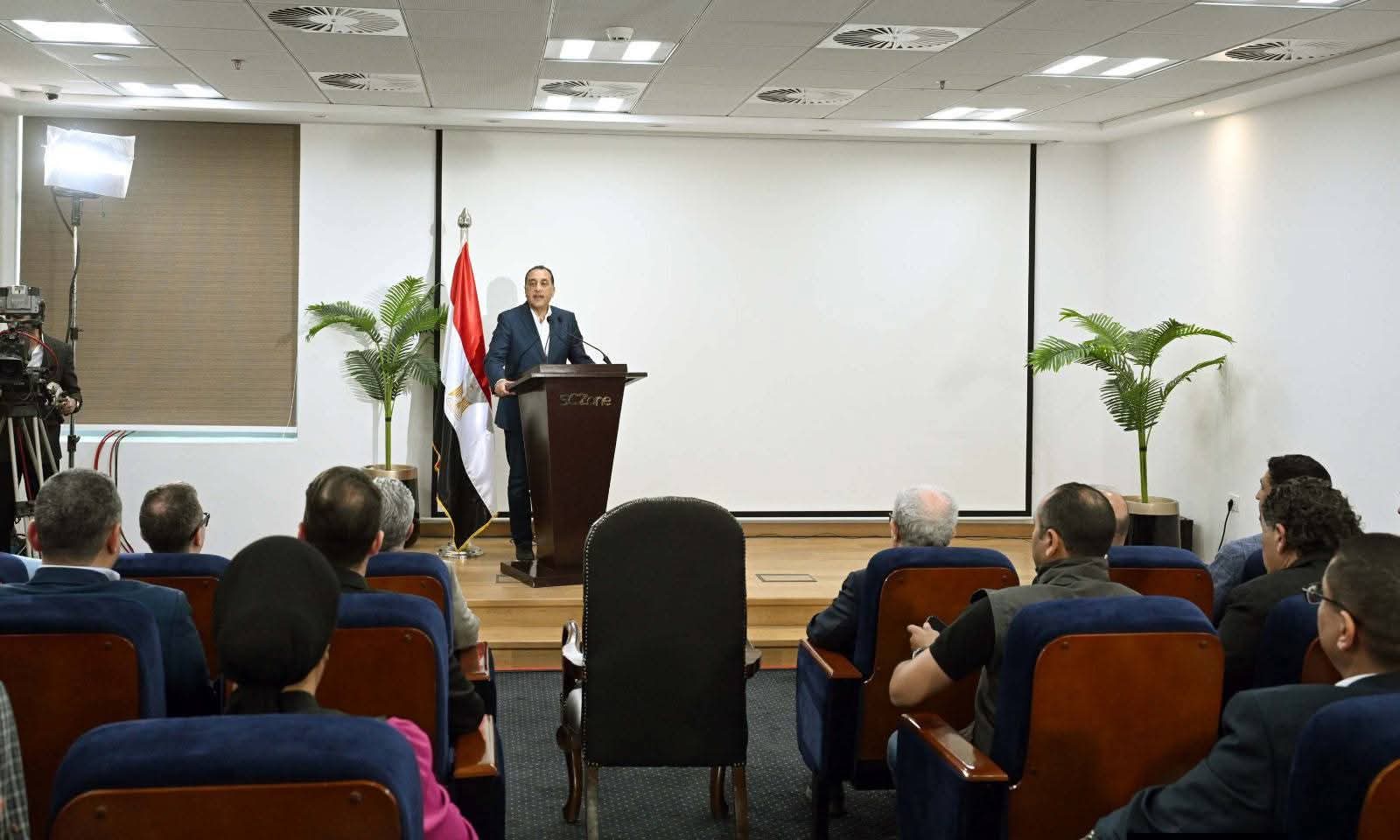 مدبولي: لا تعارض بين العقارات والصناعة.. واستمرار إجراءات الترشيد مرجح