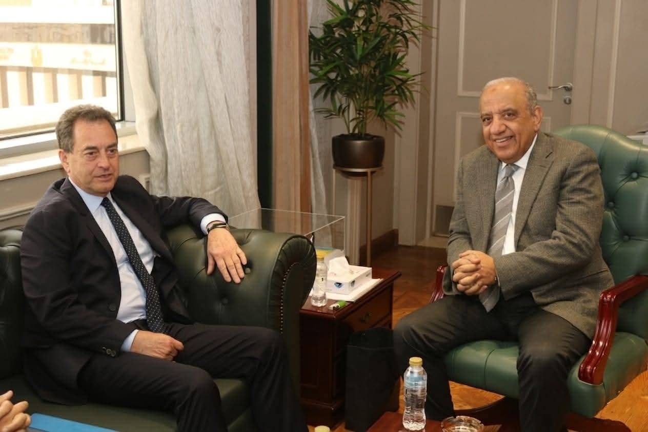وزير الكهرباء والطاقة المتجددة يبحث مع سفير فرنسا بالقاهرة سبل دعم وتعزيز فرص الشراكة والتعاون في مجالات الكهرباء والطاقات المتجددة