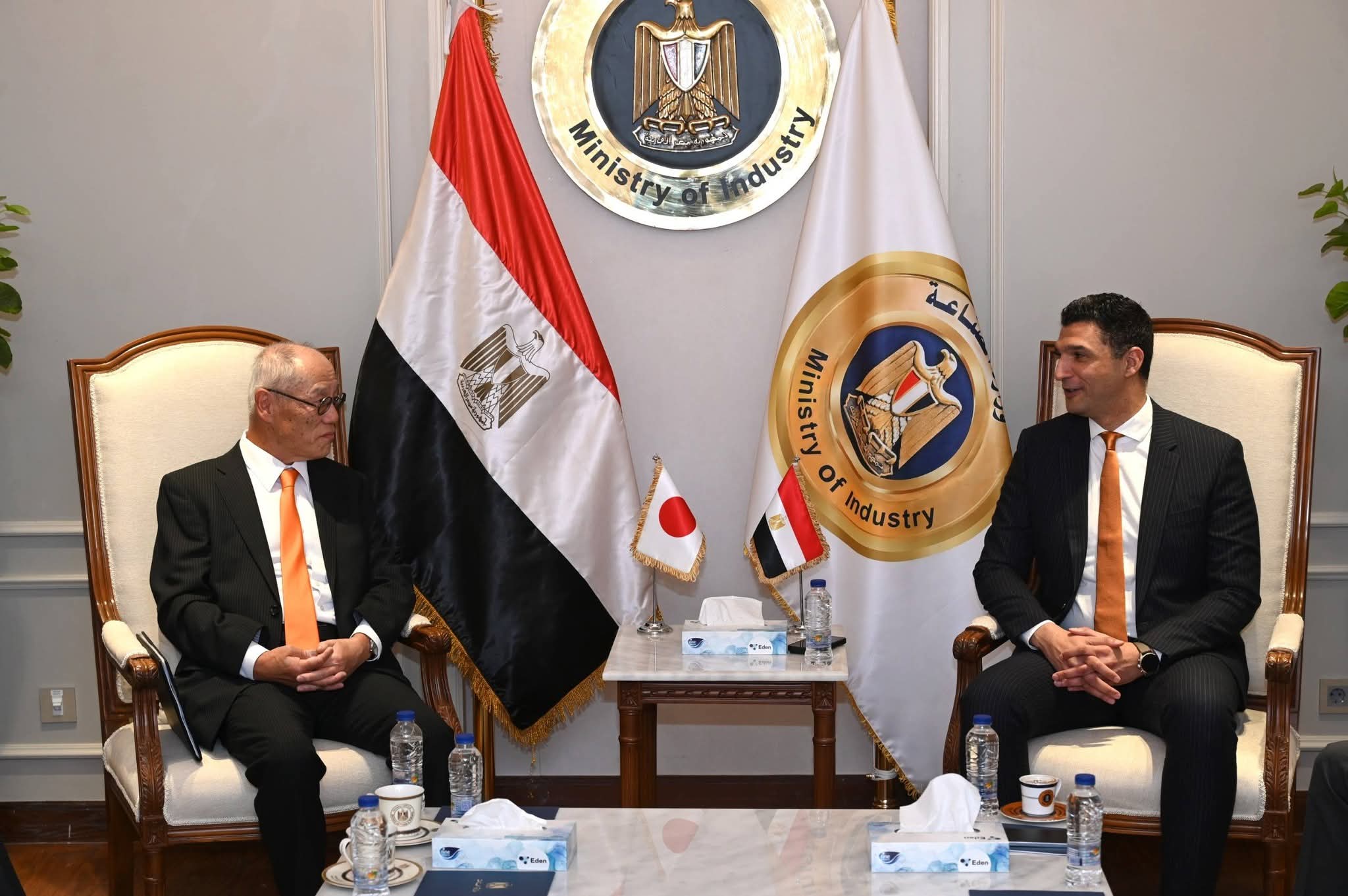 وزير الصناعة يبحث مع سفير اليابان بالقاهرة الاستثمارات اليابانية المقامة في مصر حالياً والراغبة في التوسع والفرص الاستثمارية المتاحة بالسوق المصري