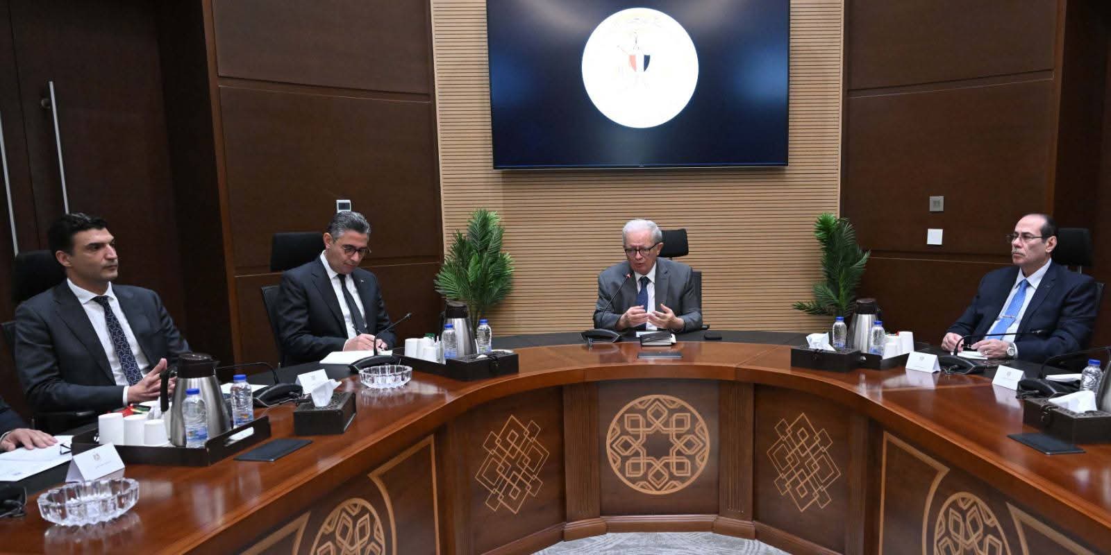 نائب رئيس الوزراء للشئون الاقتصادية يعقد اجتماعا لمتابعة جهود توفير السلع ومستلزمات الإنتاج