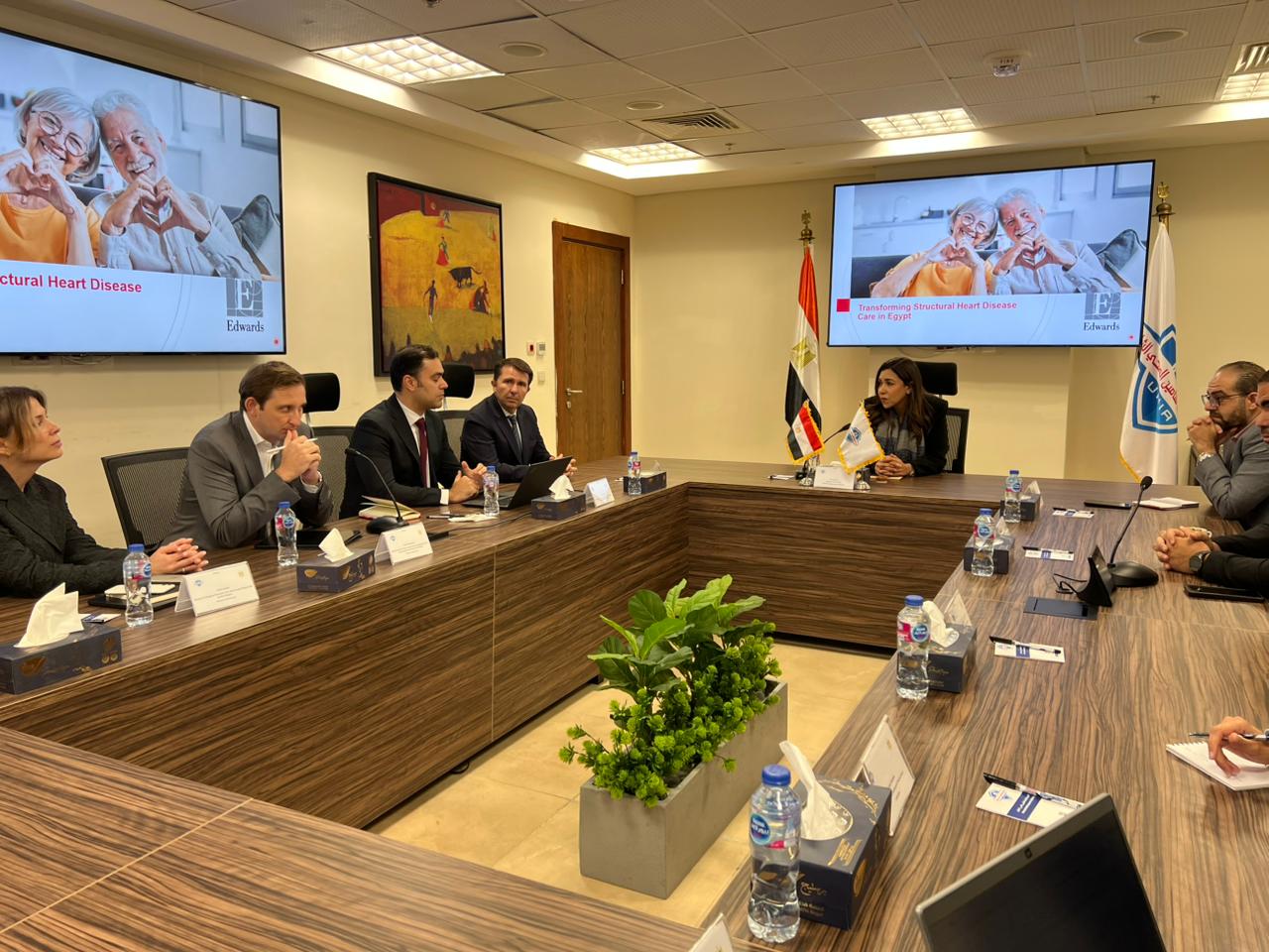 الهيئة العامة للتأمين الصحي الشامل تبحث التعاون مع شركات عالمية لتحديث منظومة علاج أمراض القلب وتطوير حزم الخدمات العلاجية