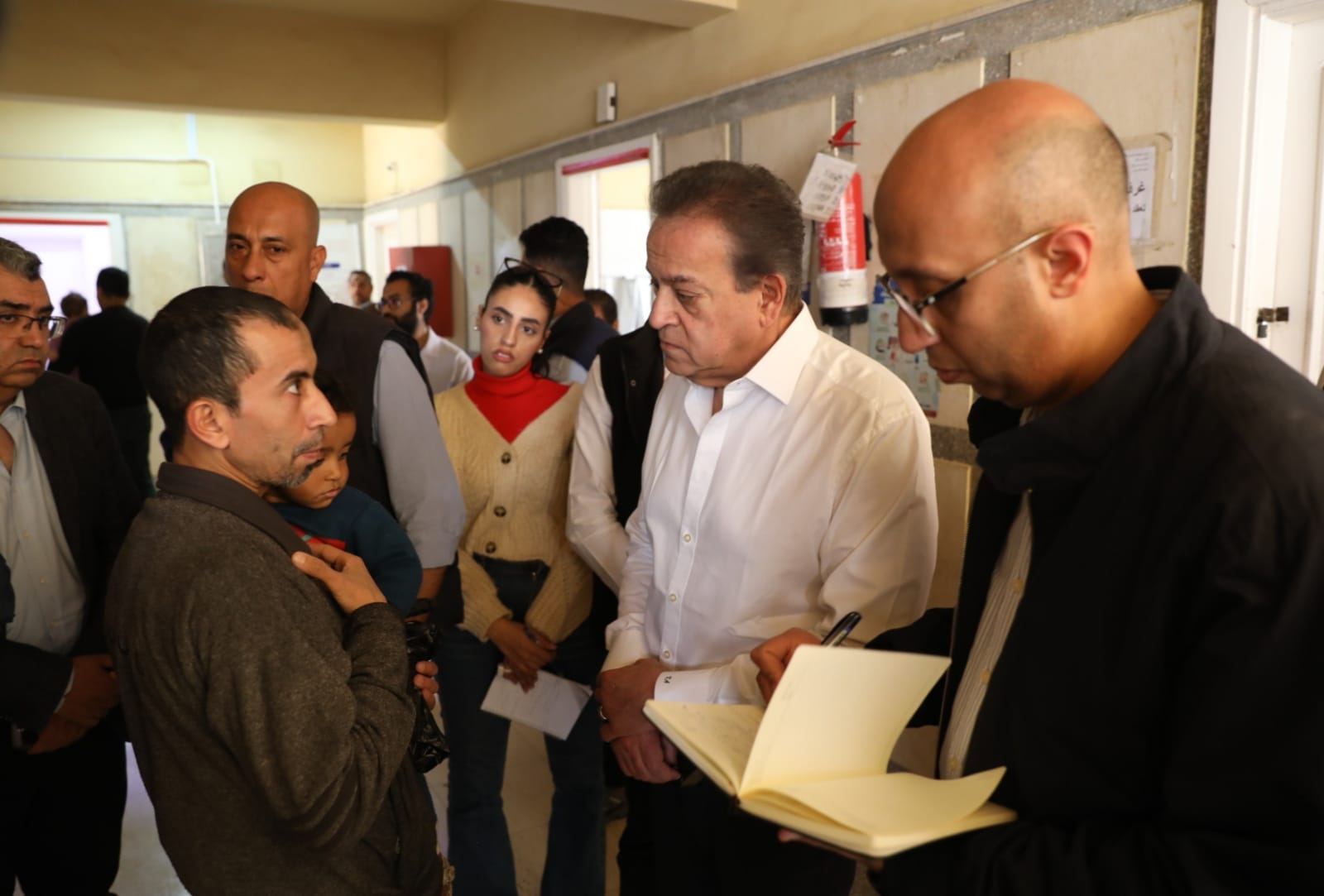 وزير الصحة يغير مسار جولته الميدانية ويقوم بزيارة مفاجئة لمركز طبي الحي الثالث بمدينة بدر