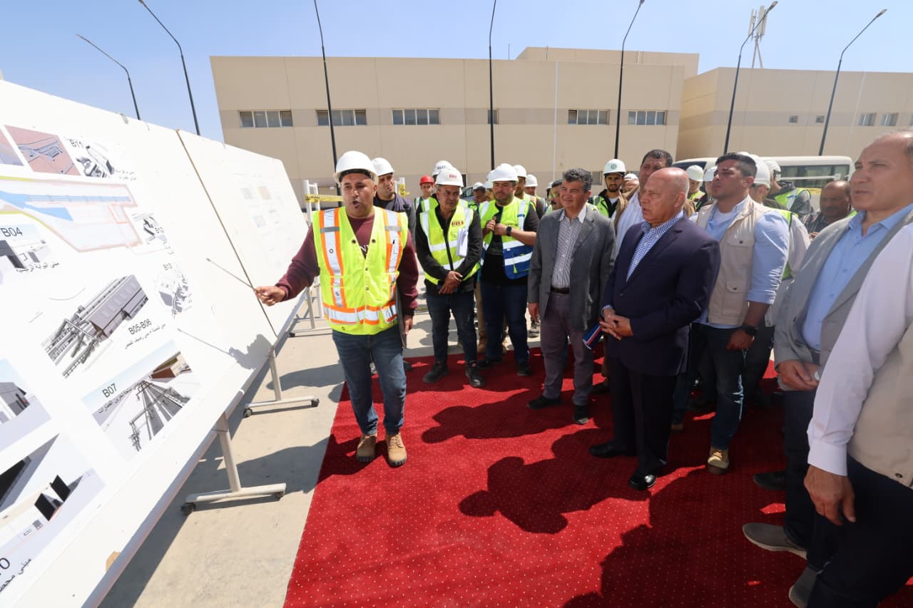 وزير النقل يتفقد مشروع مونوريل غرب النيل.. وتأكيد على الالتزام بالجدول الزمني
