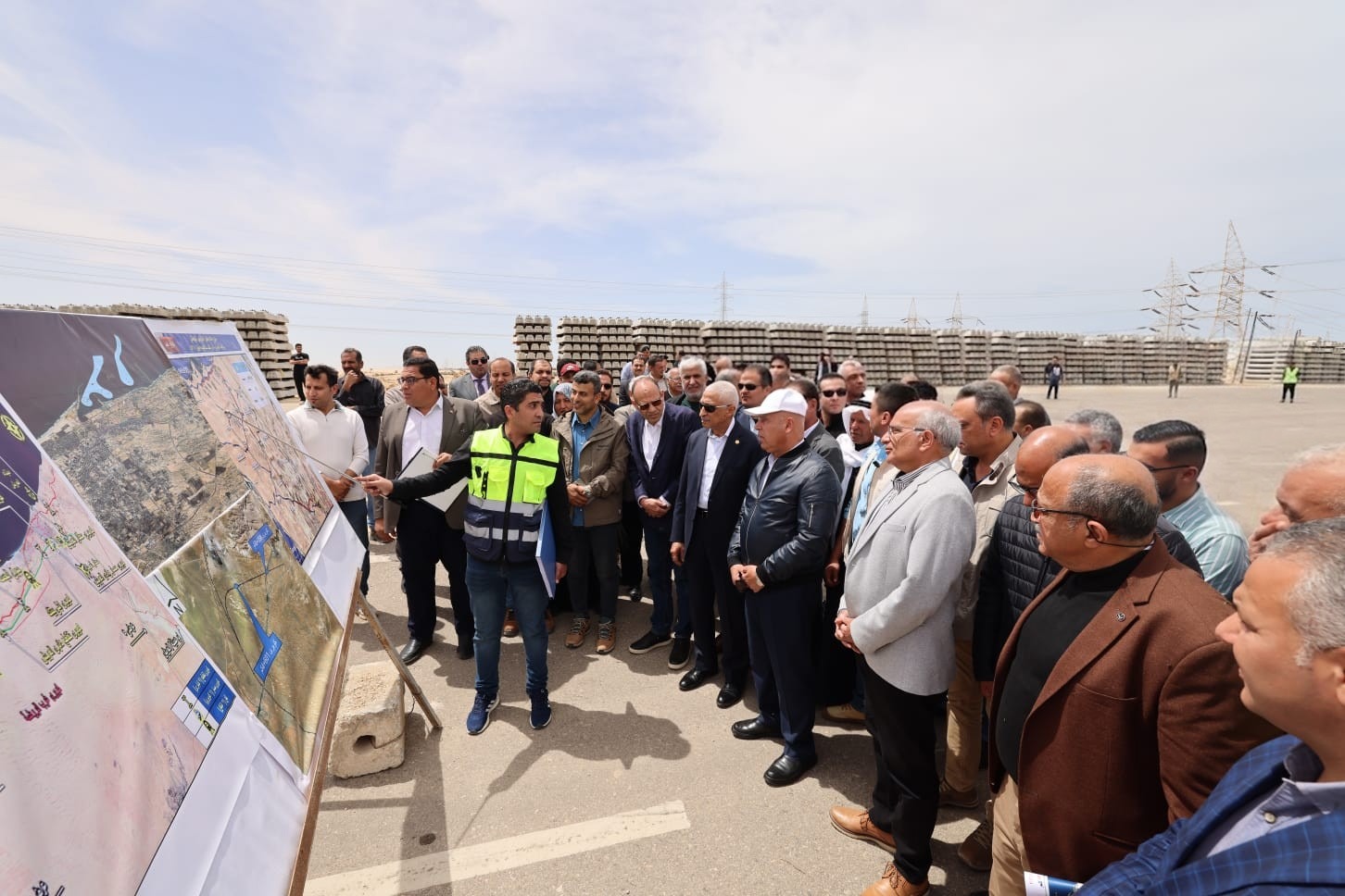 وزير النقل يتفقد مواقع العمل بمشروع تطوير وتوسعة ميناء العريش البحري ويشهد بدء وانطلاق أعمال تنفيذ المنطقة اللوجيستية بالعريش المقامة على مساحة  603 فدان