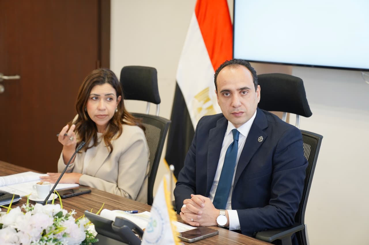 اجتماع تنسيقي موسع بين المديرين التنفيذيين لهيئتي “الرعاية الصحية” و“التأمين الصحي الشامل” لتعزيز استمرارية الخدمات والحوكمة والتكامل المؤسسي وضمان استدامة وكفاءة التشغيل