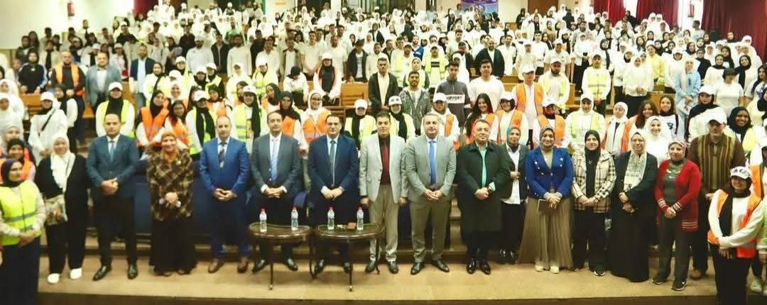 الدكتور عمرو عثمان يشارك الطلاب حواراً مفتوحاً حول رؤيتهم في تنفيذ الاستراتيجية الوطنية لمكافحة التعاطي والحد من مخاطر الإدمان والمخدرات بمشاركة 1000 طالب وطالبة