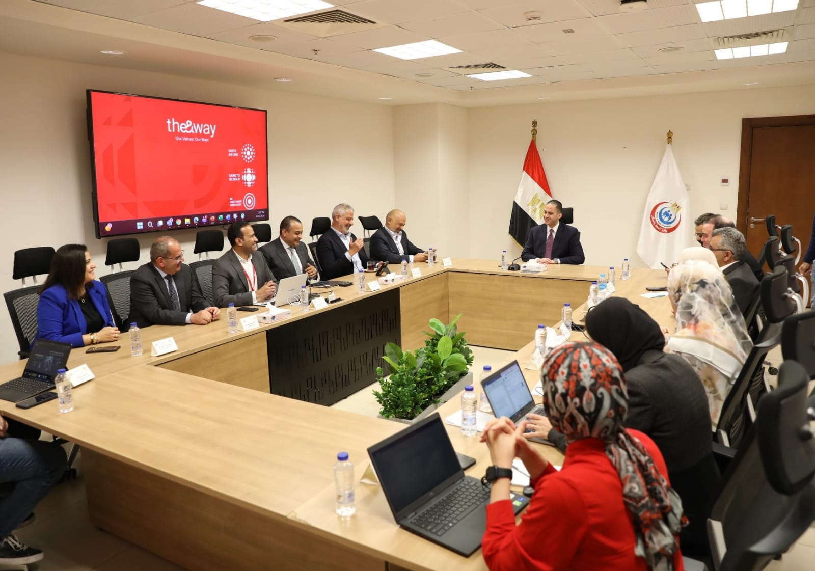 نائب وزير الصحة يبحث مع "اتصالات مصر" و"STM" رقمنة القطاع الصحي وتطوير البنية التكنولوجية