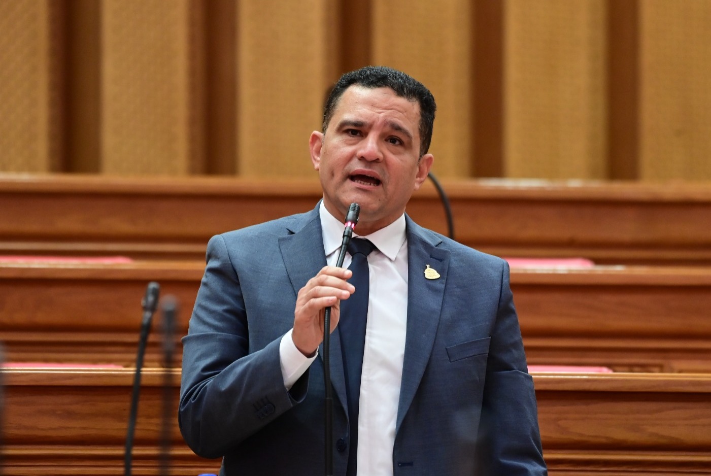 النائب أمير الجزار يتقدم باقتراح برغبة بشأن: التوسع في إنشاء وتفعيل منافذ صرف الأدوية الخاصة بمنتفعي التأمين الصحي في القرى والمراكز والمناطق الريفية