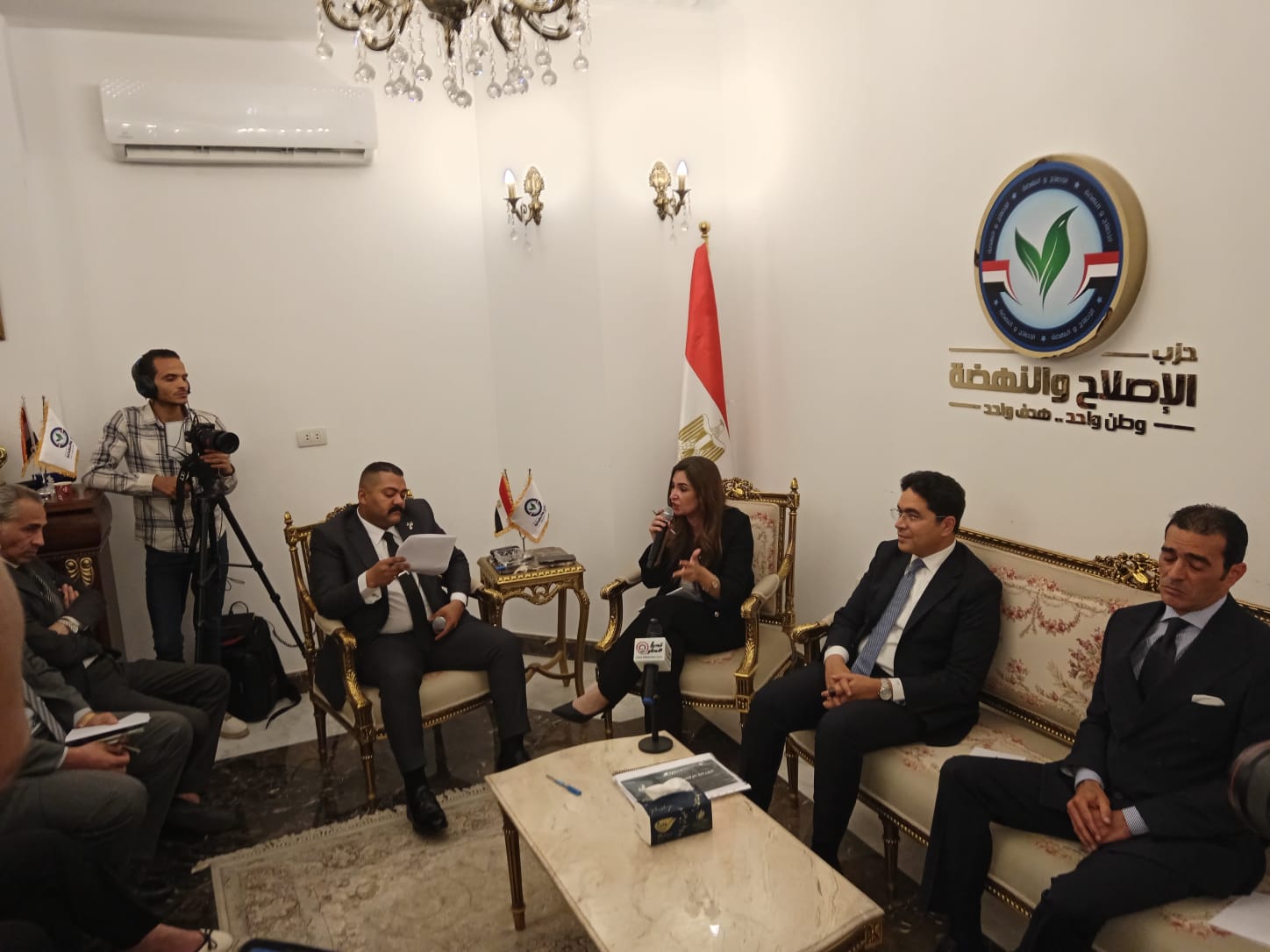 "منطق النزاع أم مصلحة الطفل؟.. برلمانيون وقانونيون يضعون 'روشتة' استقرار الأسرة المصرية في ندوة حزب الإصلاح والنهضة"