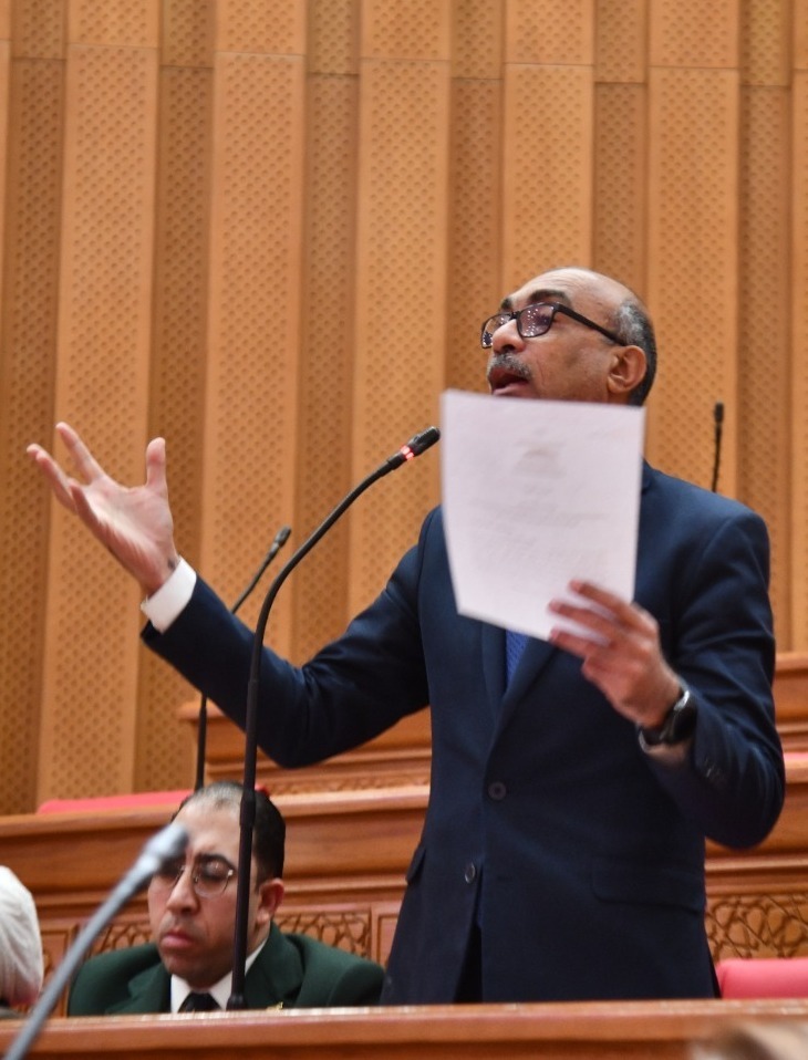 إيهاب منصور يرفض تعديلات قانون التأمينات: “أين الدراسة الاكتوارية؟”