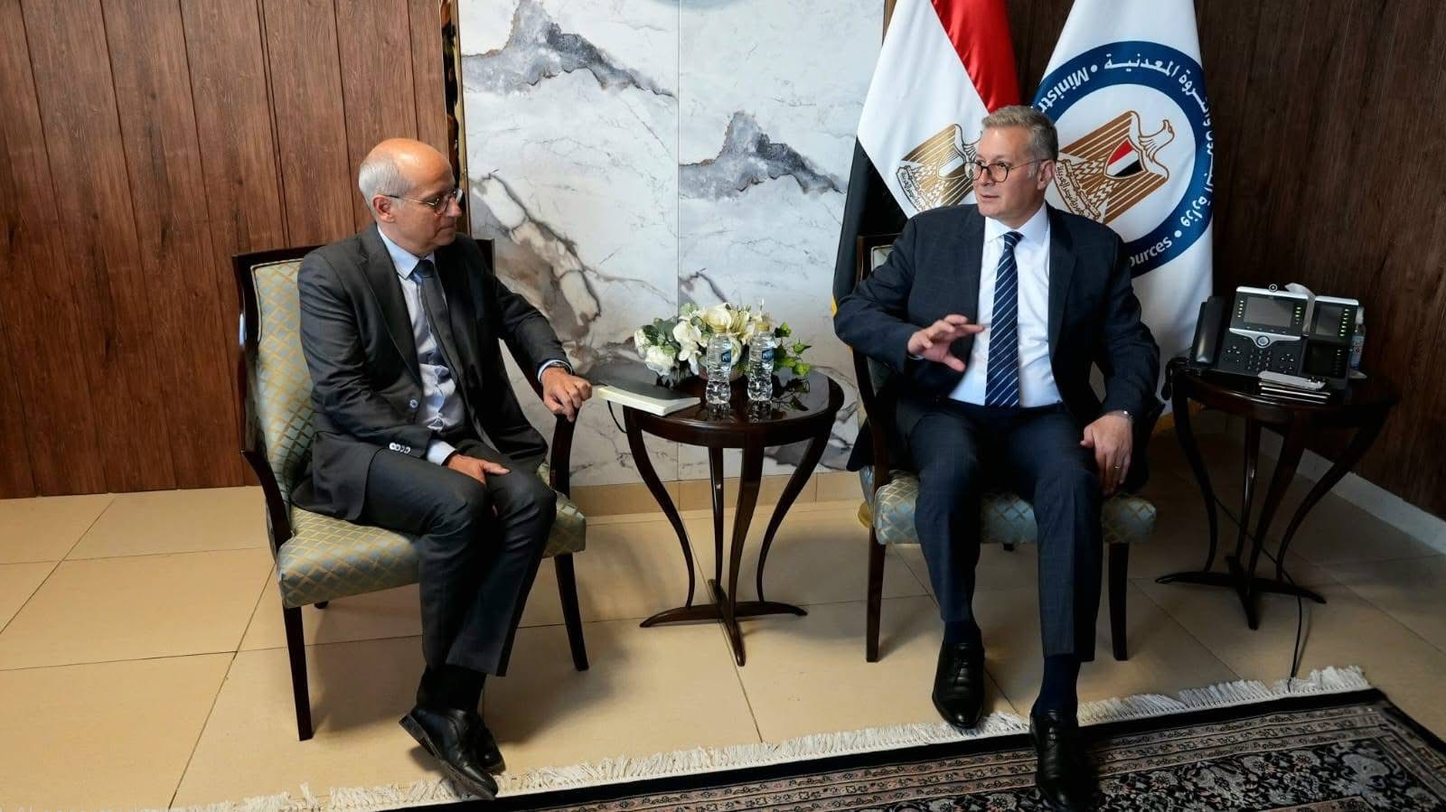 كريم بدوي يبحث مع توتال إنرجيز عودتها للتوسع في استكشاف البترول في مصر