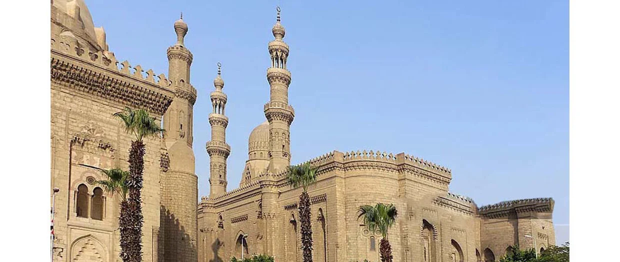 جدل واسع حول مسجد الرفاعي.. اتهامات بانتهاكات داخل الضريح ومطالب بتحقيق رسمي