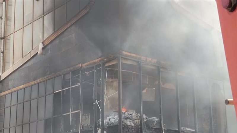 حريق يلتهم مولًا شهيرًا بمدينة بدر.. الدفع بـ5 سيارات إطفاء ومحاصرة النيران