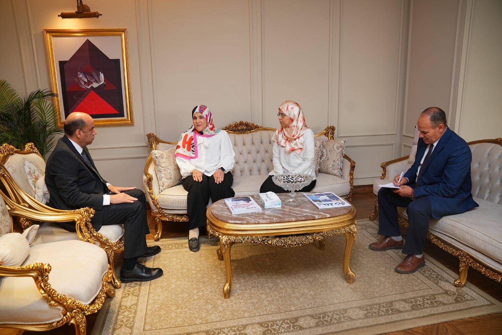 من استغاثة على "فيس بوك" إلى باب أمل جديد.. وزير العمل يستجيب لاستغاثة بطلة مصر من ذوي الهمم راندا حسني