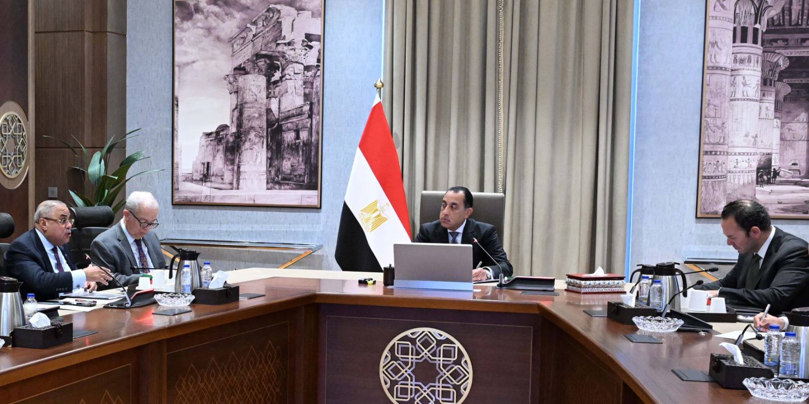 رئيس الوزراء يتابع جهود تنفيذ الخطة الاستراتيجية لتحلية مياه البحر