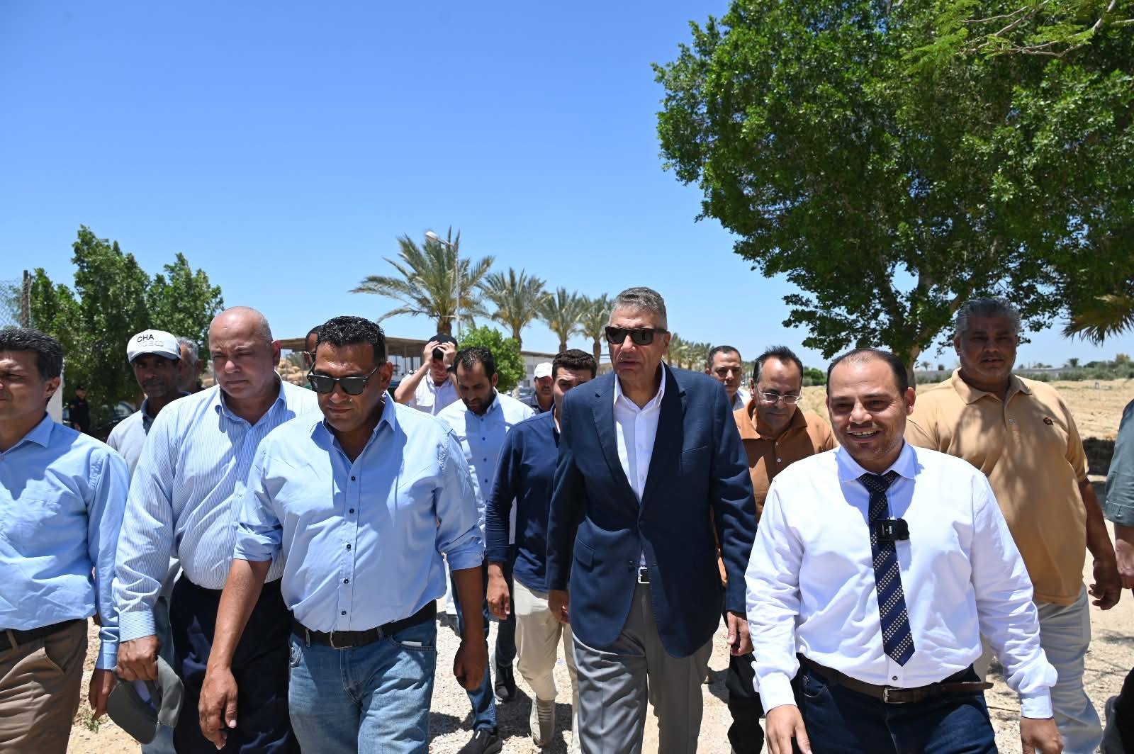 محافظ جنوب سيناء يتفقد معهد بحوث الصحراء ويؤكد دعم البحث العلمي وتعزيز التنمية الزراعية المستدامة