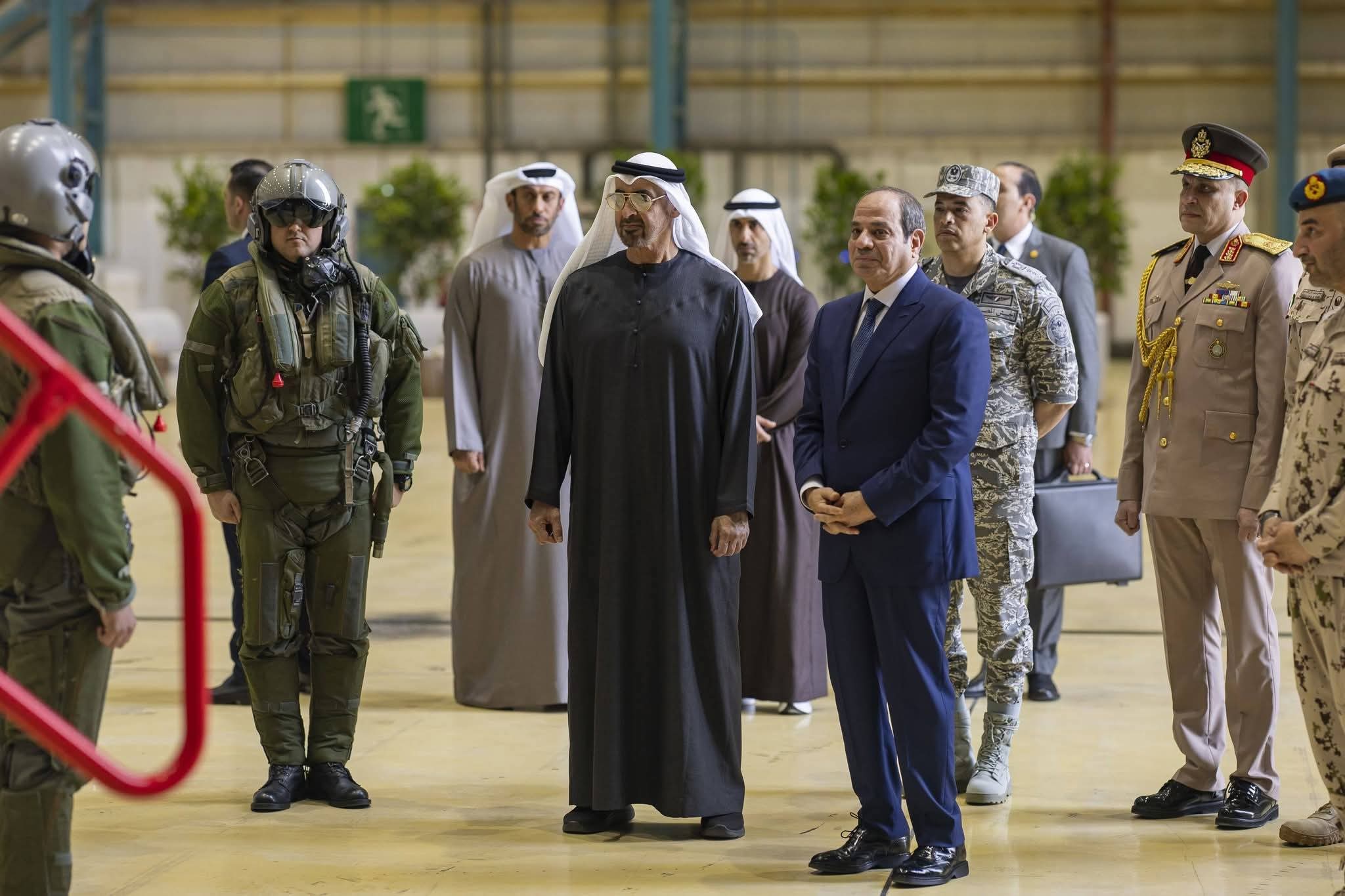 السيسي ومحمد بن زايد يتفقدان «مفرزة المقاتلات المصرية» في الإمارات ويؤكدان جاهزيتها العملياتية
