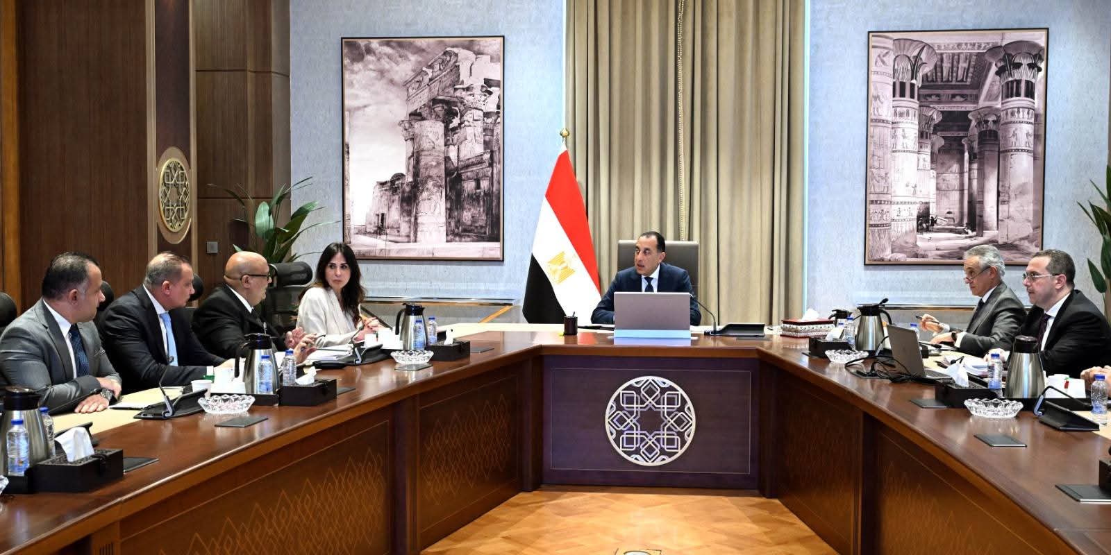 رئيس الوزراء يتابع الموقف التنفيذي وخطط التسليم والتشغيل بعددٍ من مشروعات وزارة الإسكان