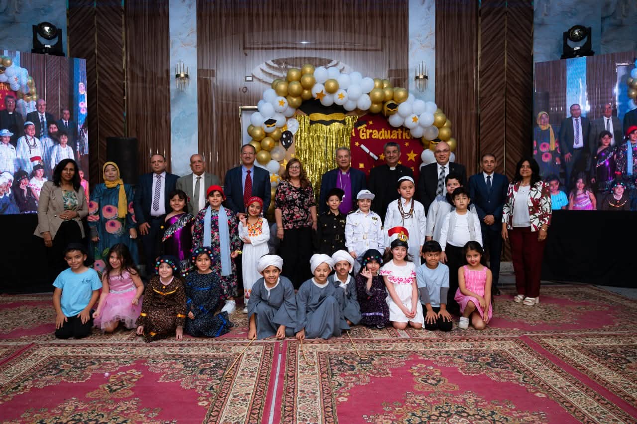 رئيس الطائفة الإنجيلية بمصر يختتم جولته في الصعيد بزيارة مدارس السلام الإنجيلية بأسيوط