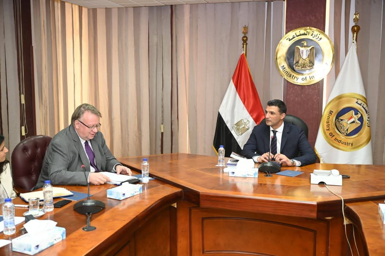 وزير الصناعة يبحث مع مدير مكتب منظمة العمل الدولية بالقاهرة مشروعات المنظمة الحالية والمستقبلية في مصر 