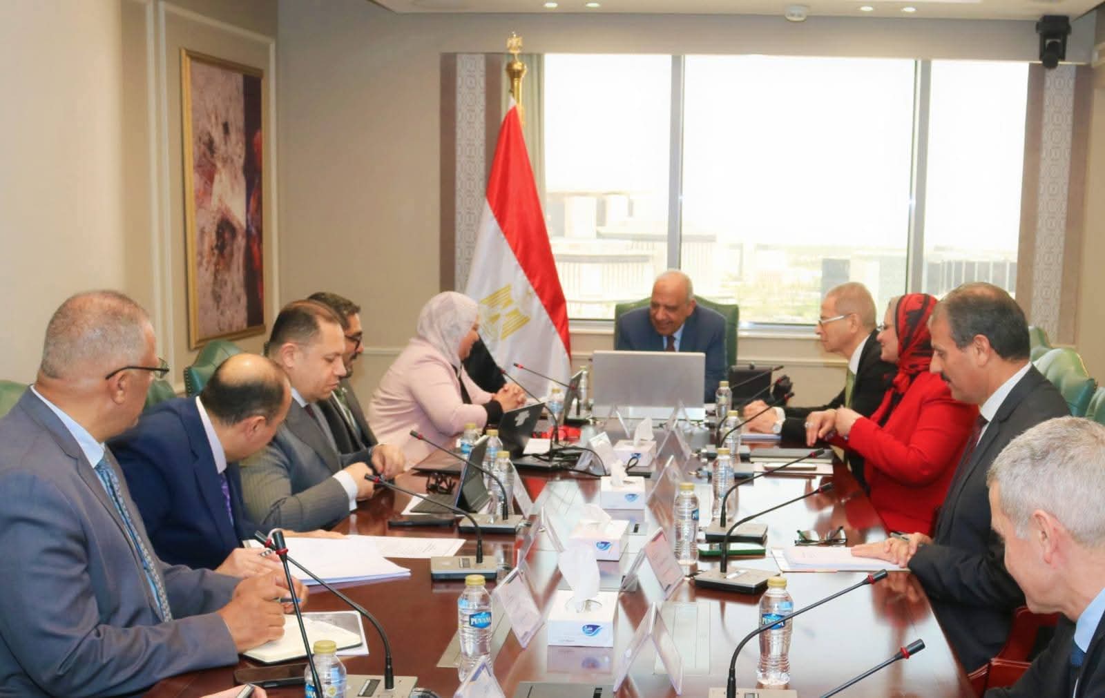 وزير الكهرباء والطاقة المتجددة يبحث مع وفد البنك الدولي سبل دعم وتعزيز الشراكة والتعاون في مجالات دعم وتقوية الشبكة الموحدة وتحقيق الاستدامة المالية وتحسين كفاءة الطاقة والارتقاء بجودة التغذية وفقاً للمعايير العالمية