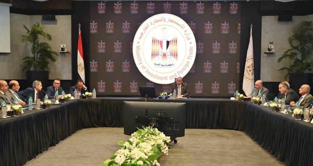 وزير الاستثمار والتجارة الخارجية يعقد اجتماعًا موسعًا مع مجلس إدارة الاتحاد العام للغرف التجارية لبحث تعزيز الصادرات المصرية وتحسين تنافسية المنتج الوطني