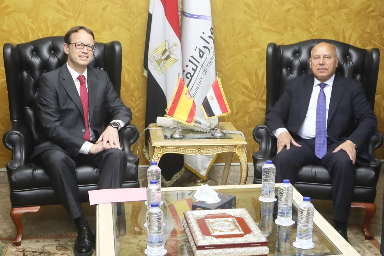 وزير النقل يستقبل السفير الاسباني بالقاهرة لبحث تدعيم التعاون بين الجانبين في قطاعات النقل المختلفة