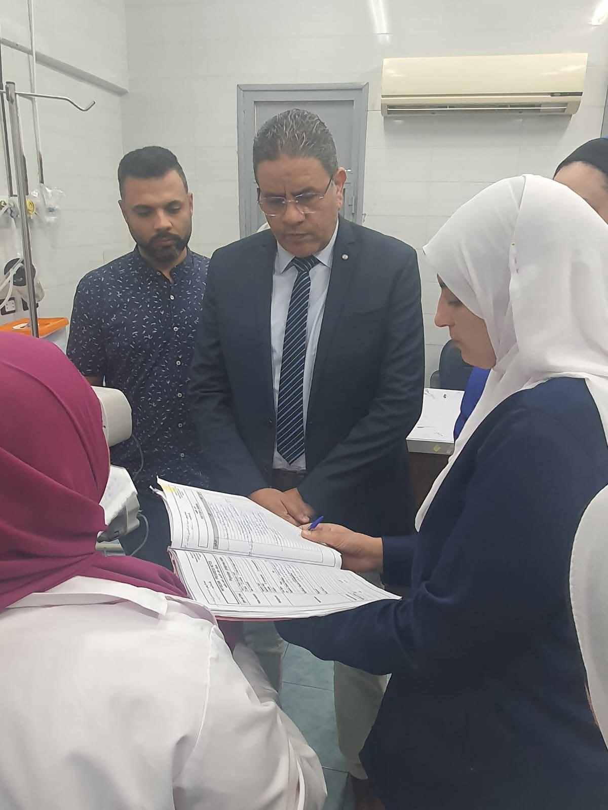 جولة مفاجئة لوكيل صحة المنوفية بمستشفى قويسنا المركزي: قرارات حاسمة لتعزيز الانضباط وتحسين الخدمة الطبية