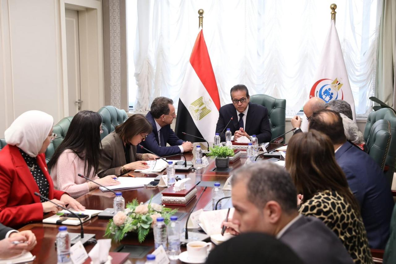 وزير الصحة يبحث مع السفير الفرنسي تعزيز علاج أطفال فلسطين المصابين بالأورام