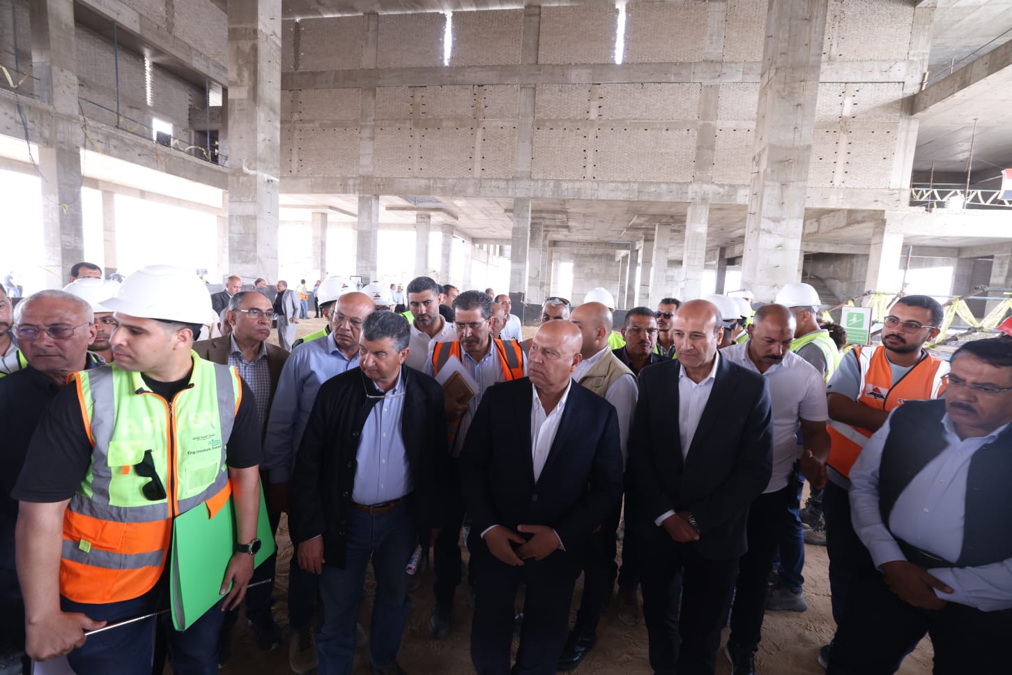وزير النقل : الخط الثاني جزء من ممر التنمية اللوجيستي (الإسكندرية/القاهرة/اسوان/توشكى) والذي يتمثل احد أهدافه في خلق ممر تنموي غرب طريق الصعيد الصحراوي الغربي