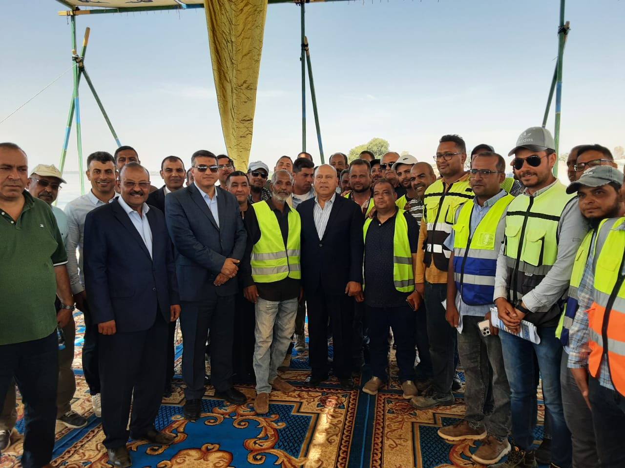 وزير النقل يشهد التشغيل التجريبي لميناء دندرة النهري بمحافظة قنا