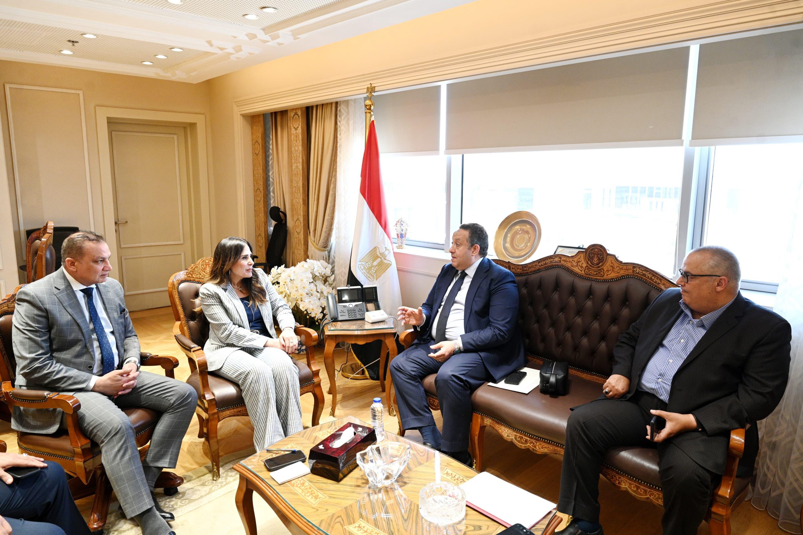 نقيب المهندسين يبحث مع وزيرة الإسكان تعزيز التعاون المشترك