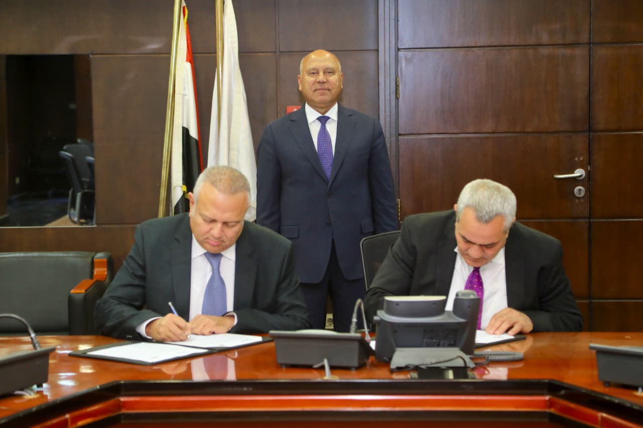وزير النقل يشهد توقيع مذكرة تفاهم لمشروع تمويل وتصميم وإنشاء واستغلال وصيانة الميناء الجاف والمنطقة اللوجيستية بمدينة برج العرب على مساحة 133 فدان