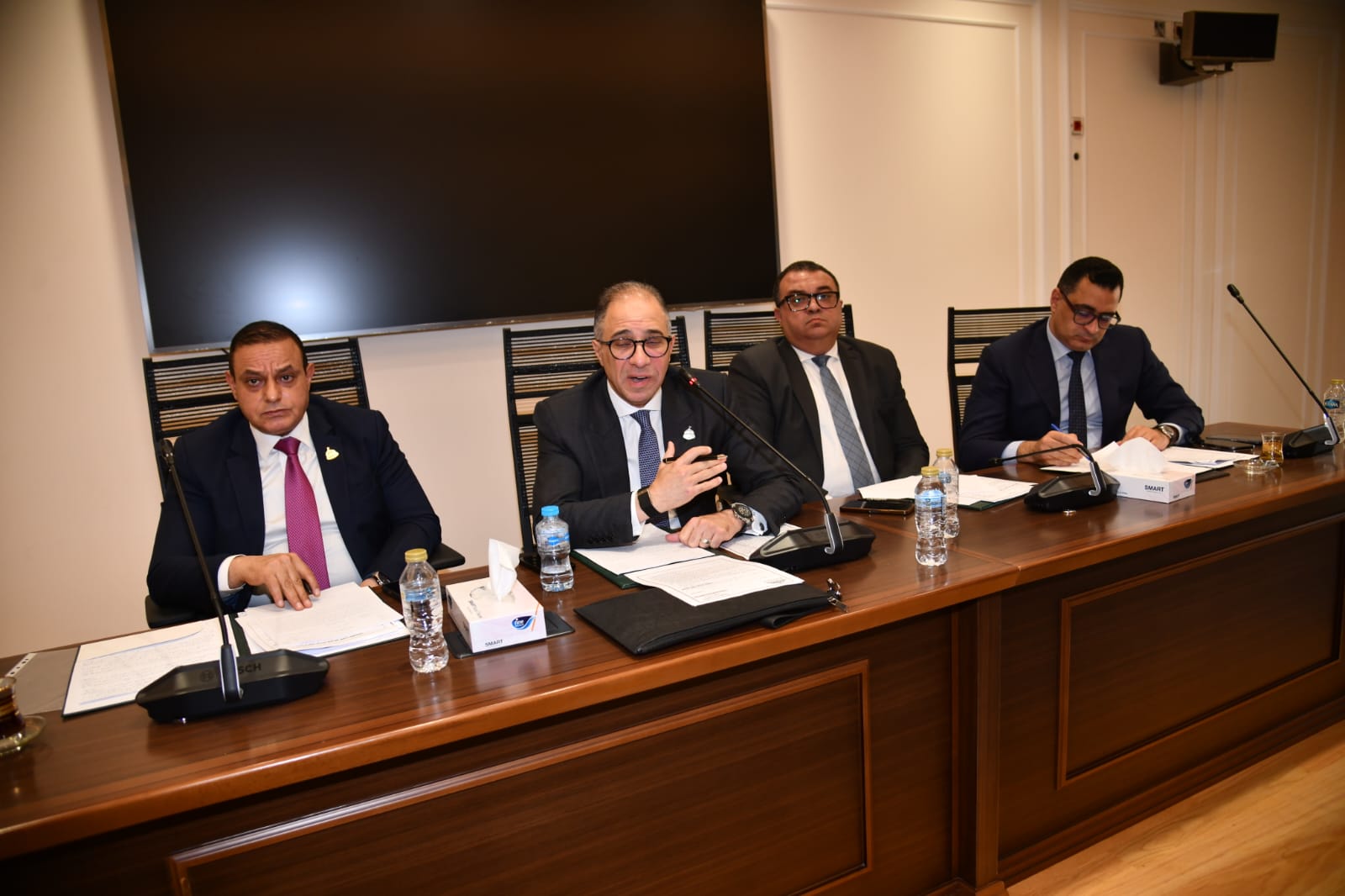 "إسكان النواب" توصي بإعداد دراسة لضم العلاوات وتطبيق الحد الأدنى للأجور للعاملين بمياه الشرب والصرف الصحي