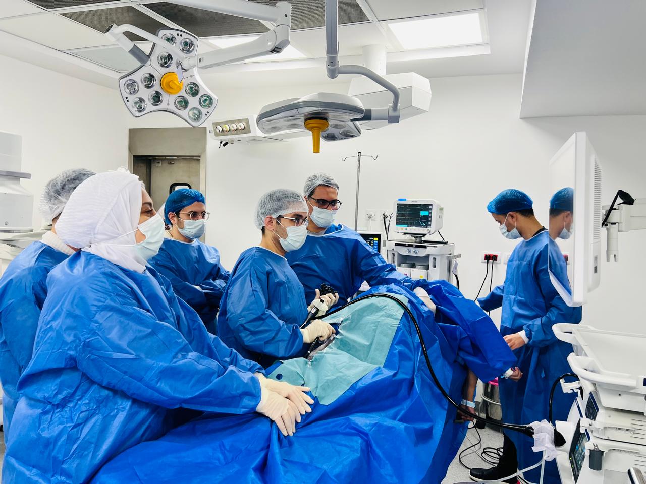 لأول مرة تحت مظلة التأمين الصحي الشامل..     نجاح استئصال ورم ضخم يزيد حجمه عن 10 سم بمنطقة الحوض "بدون جراحة" بمجمع الشفاء الطبي التابع لهيئة الرعاية الصحية ببورسعيد
