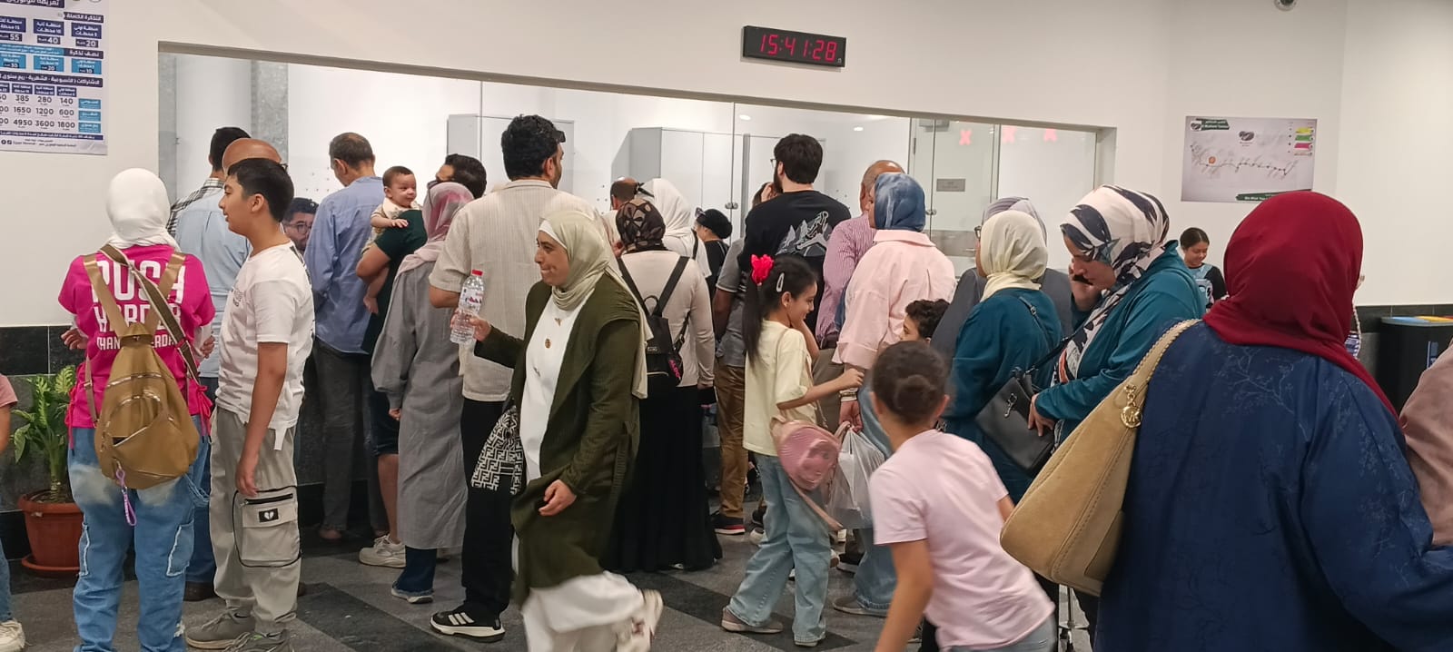 إقبال كبير من المواطنين على استقلال قطارات المرحلة الأولى من مونوريل شرق النيل للتوجه الى إلى العاصمة الجديدة